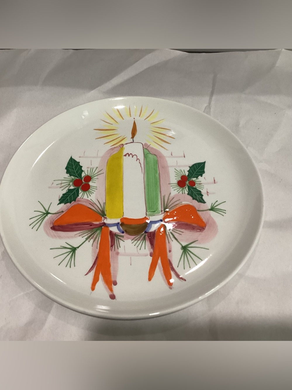 Vtg.  Mancioli Italy Ceramic plate 10” diameter, featuring a hand-painted design